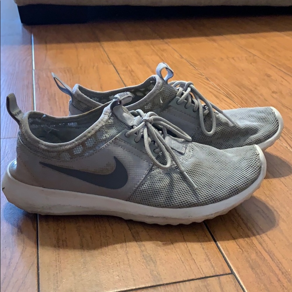 Nike sneakers size 7